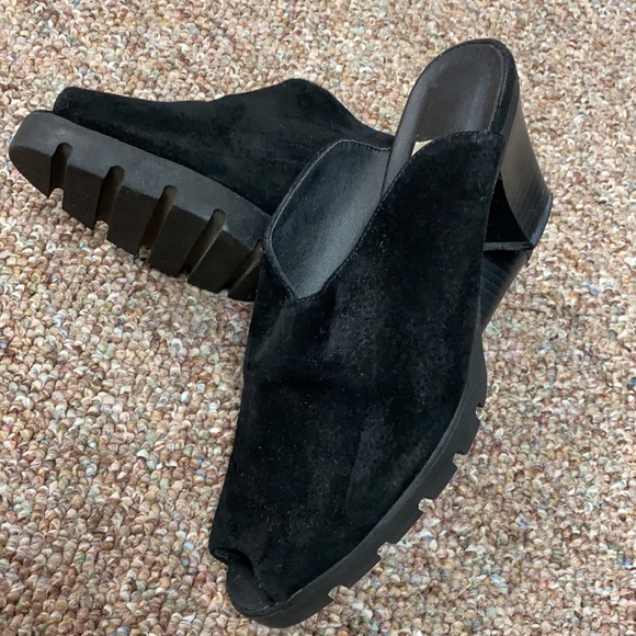 Sugar Black suede open toe heels. 3” heels. Size 8 - Picture 3 of 8